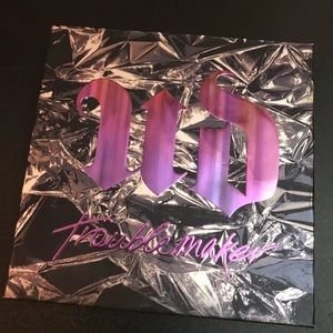 UD Troublemaker Eyeshadow palette 🎨